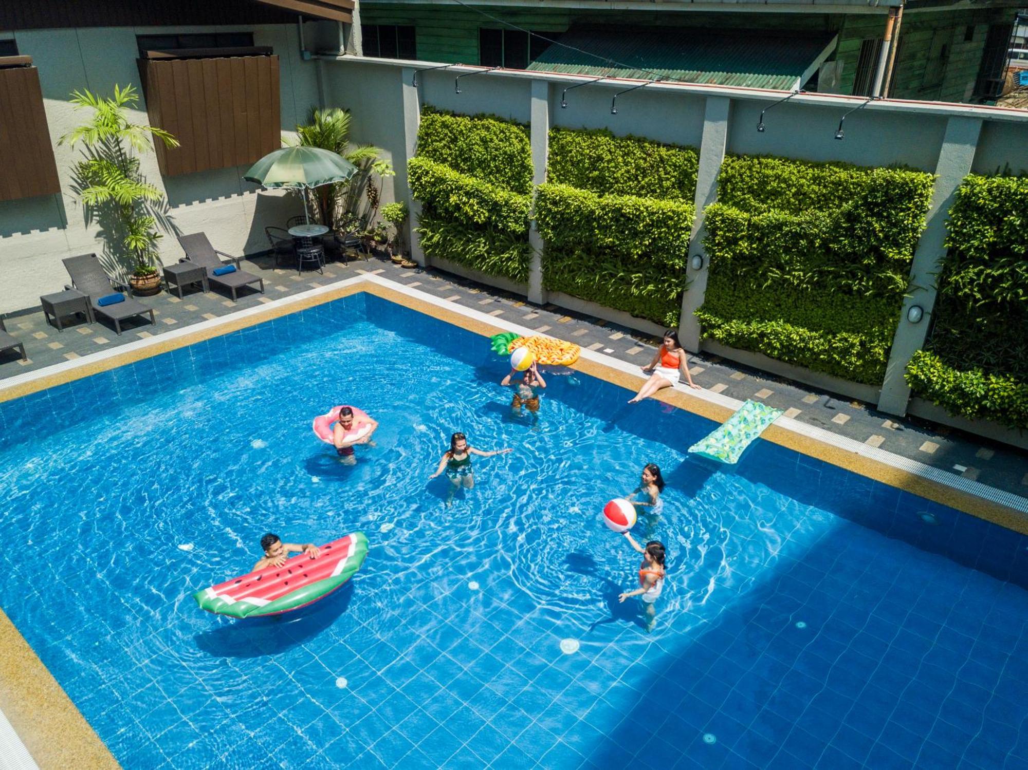 Tropicana Suites Manila Exteriör bild