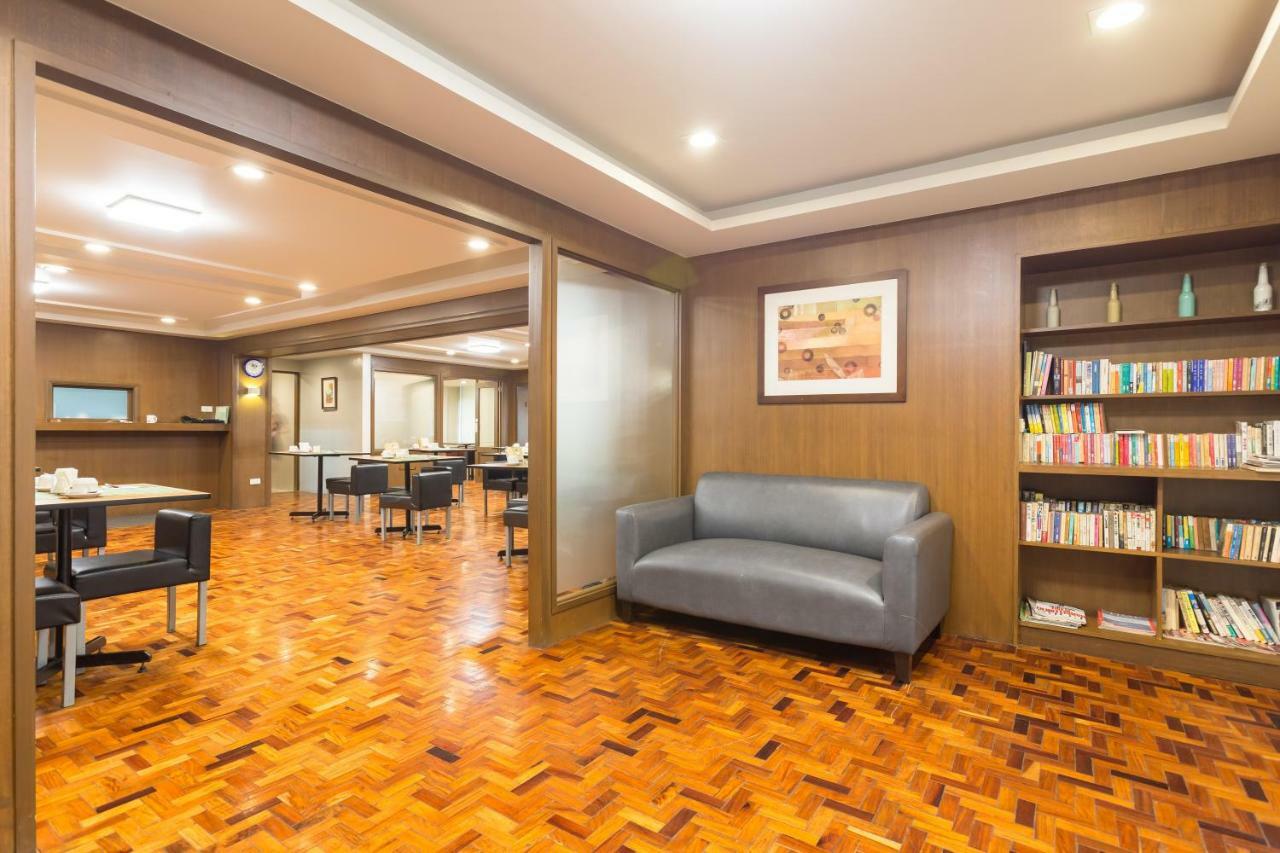 Tropicana Suites Manila Exteriör bild